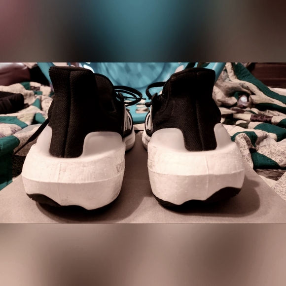 Adidas Ultra Boost Light Men's Running Shoe - Picture 7 of 10